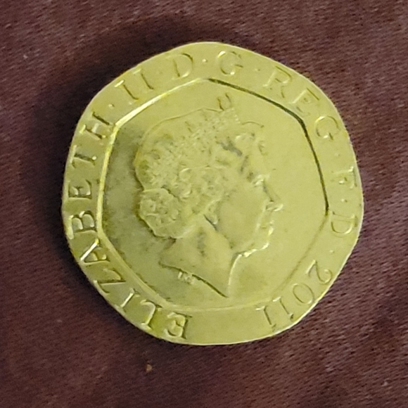 Queen Elizabeth 20 pence coin from 2011 - Picture 2 of 3